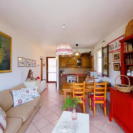 Villino - Goelba فيلة Nisporto