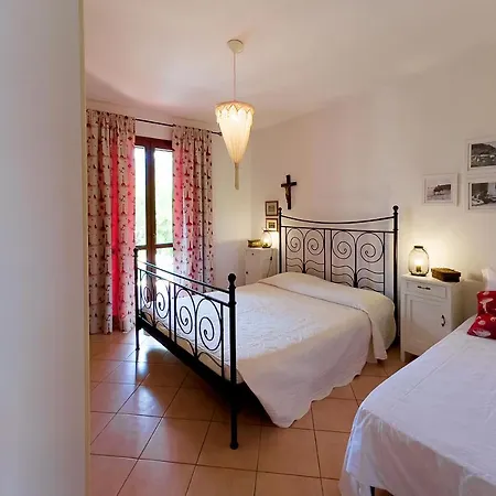 Villino - Goelba فيلة Nisporto